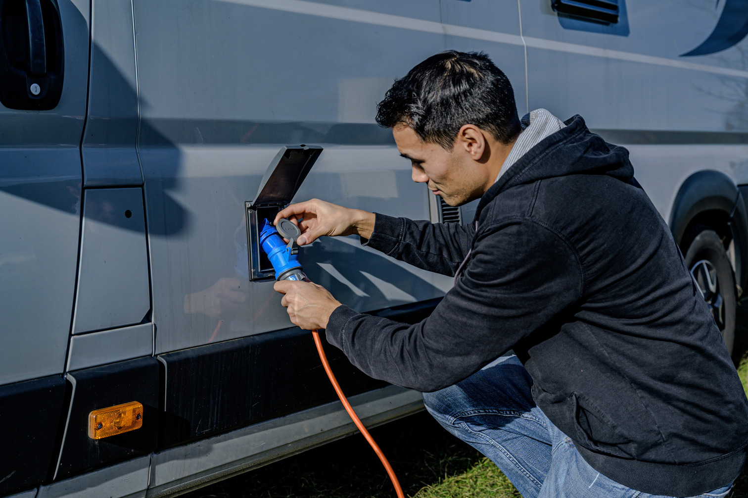 The right connection cable